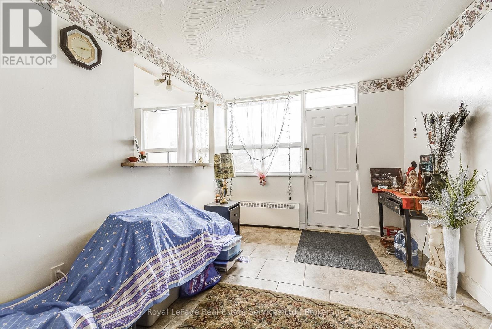 












17 - 15 ALBRIGHT ROAD

,
Hamilton (Vincent),




Ontario
L8K5J2

