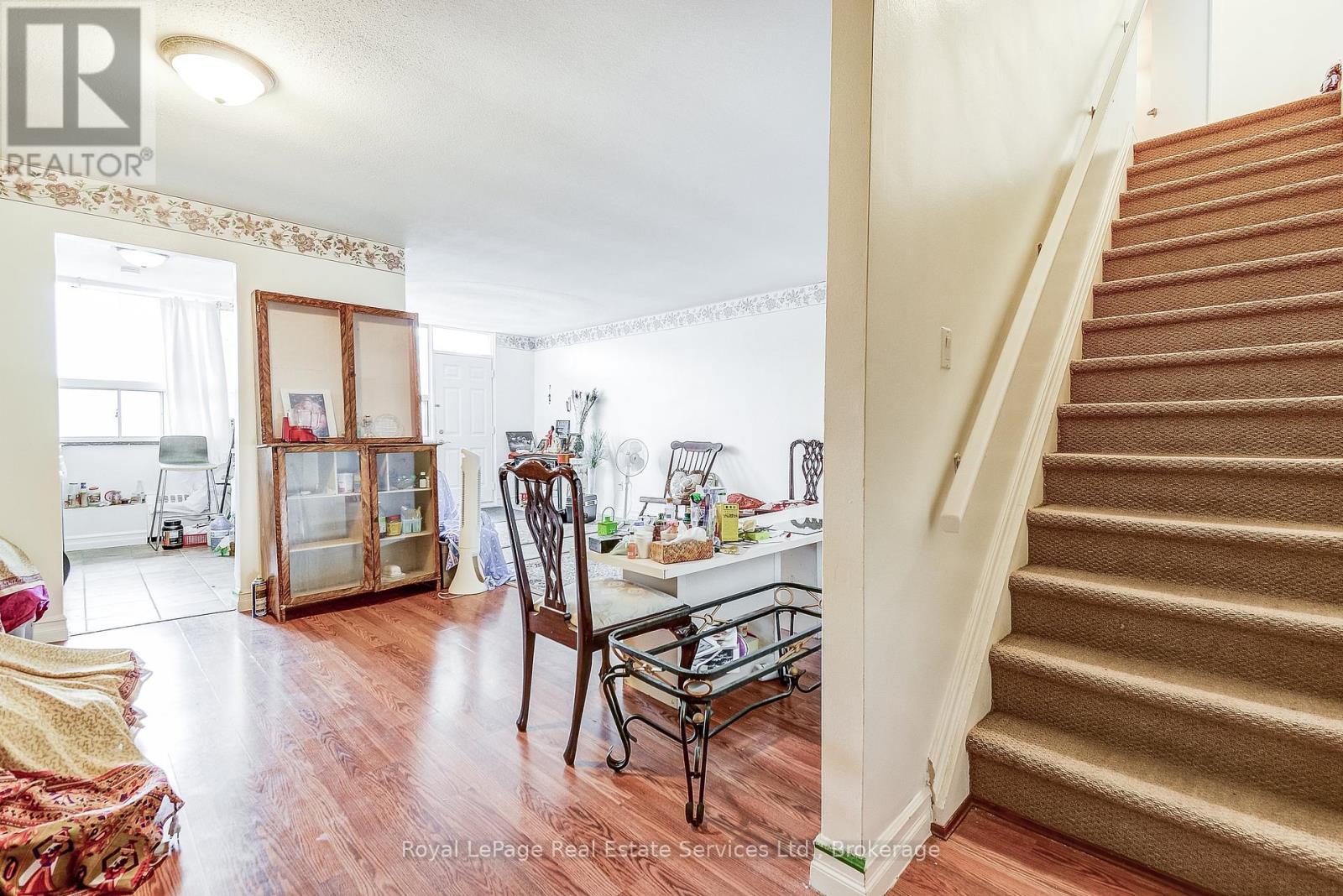 












17 - 15 ALBRIGHT ROAD

,
Hamilton (Vincent),




Ontario
L8K5J2


