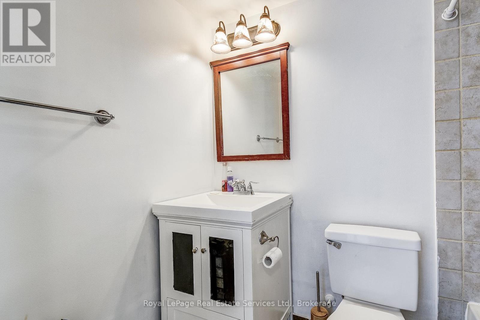 












17 - 15 ALBRIGHT ROAD

,
Hamilton (Vincent),




Ontario
L8K5J2

