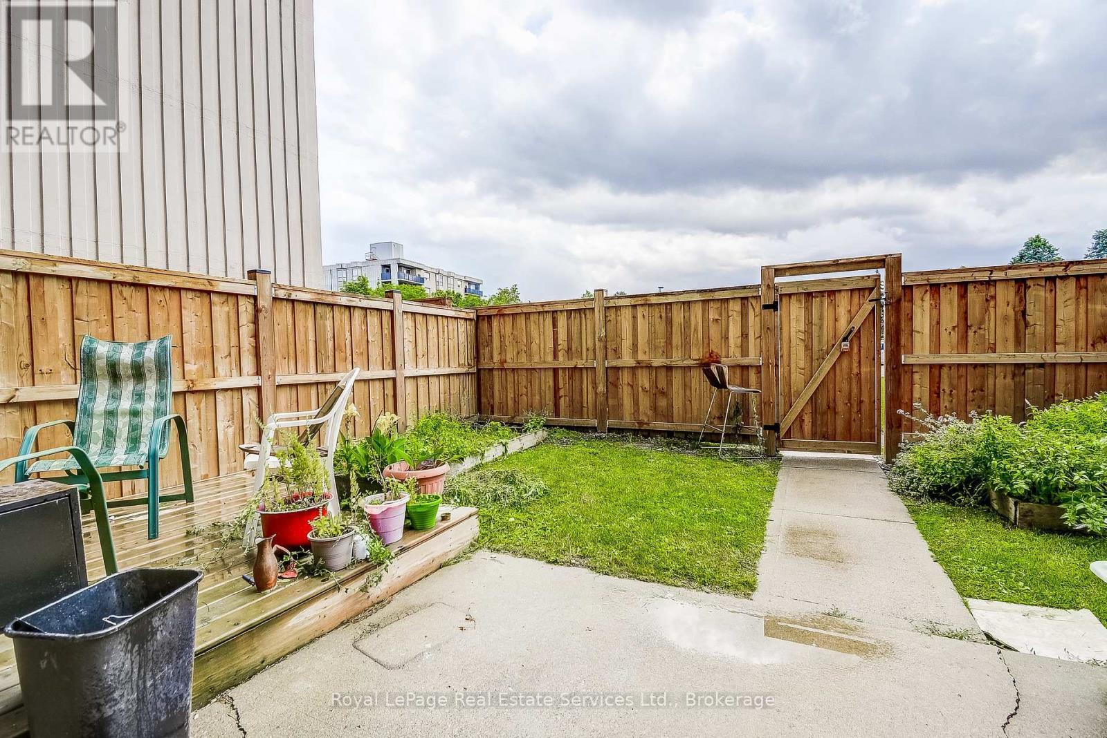 












17 - 15 ALBRIGHT ROAD

,
Hamilton (Vincent),




Ontario
L8K5J2

