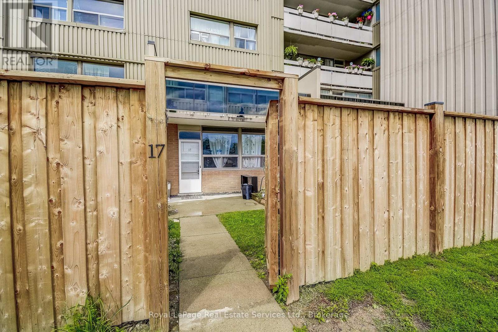 












17 - 15 ALBRIGHT ROAD

,
Hamilton (Vincent),




Ontario
L8K5J2

