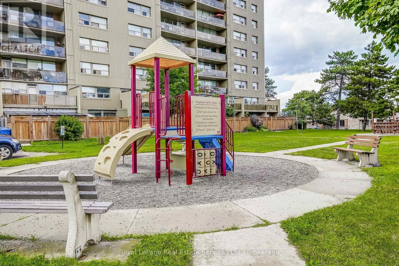 












17 - 15 ALBRIGHT ROAD

,
Hamilton (Vincent),




Ontario
L8K5J2

