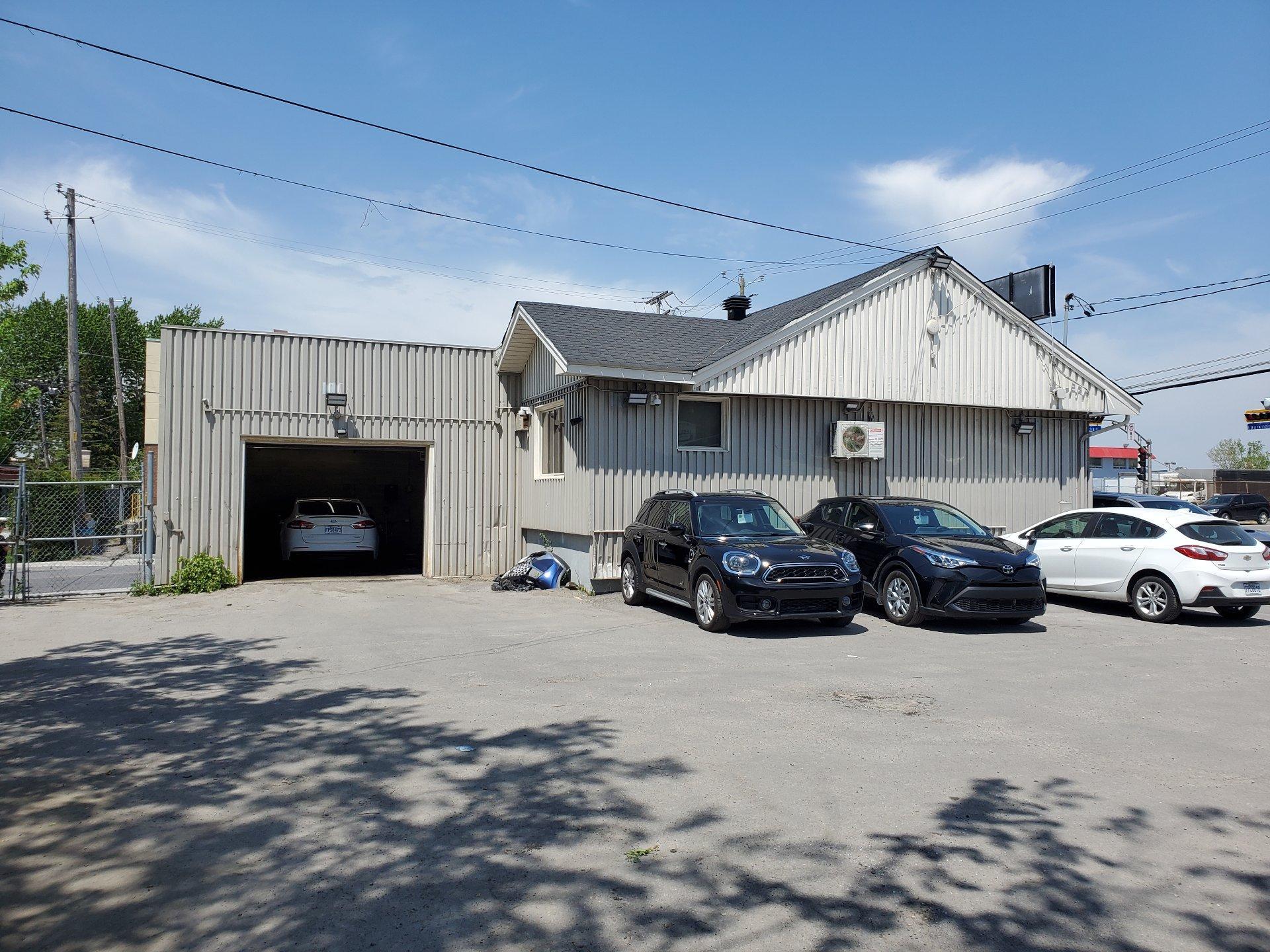 









2046


Boul. des Laurentides

,
Laval (Chomedey),




QC
H7M2Y5

