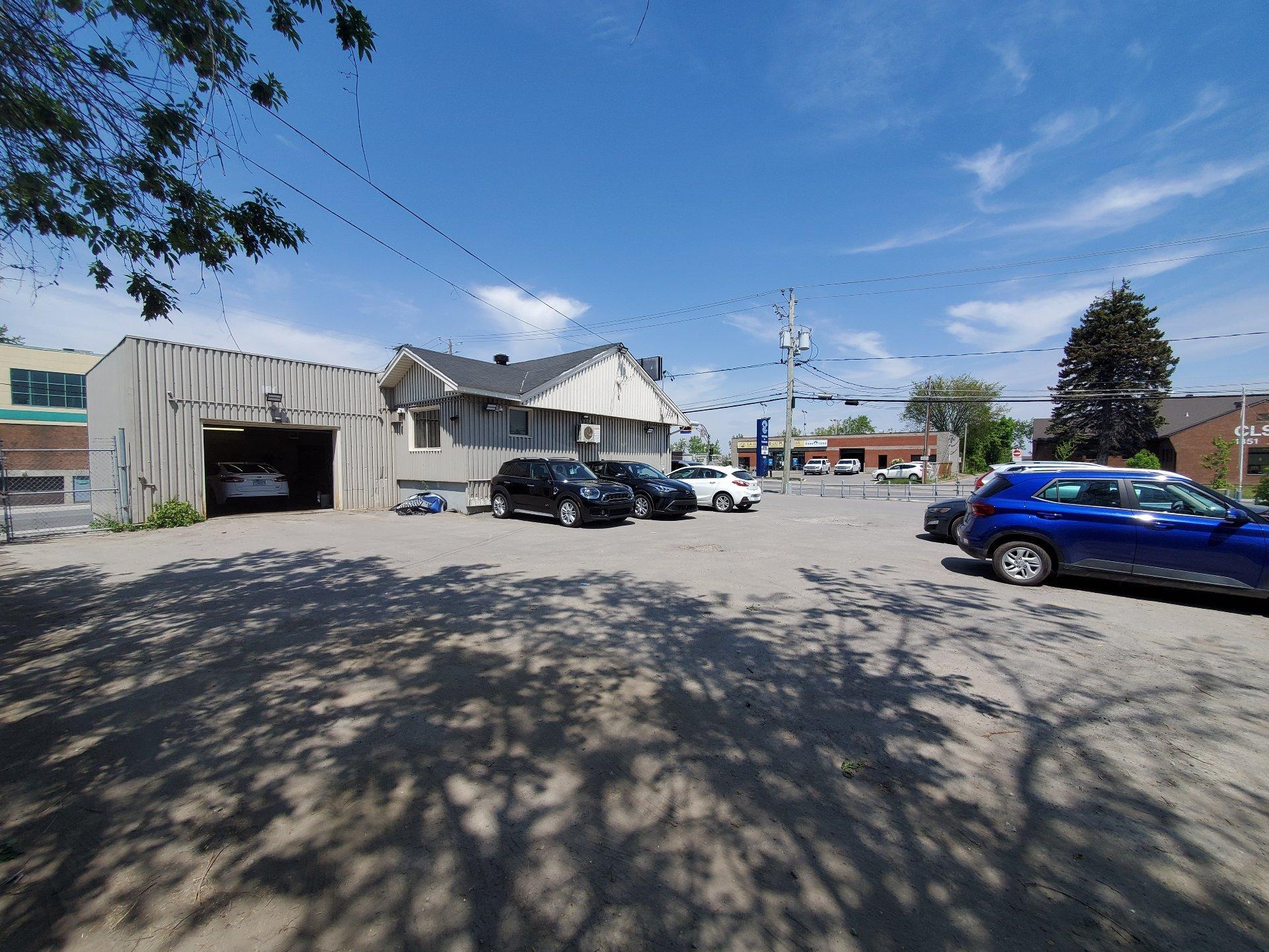 









2046


Boul. des Laurentides

,
Laval (Chomedey),




QC
H7M2Y5

