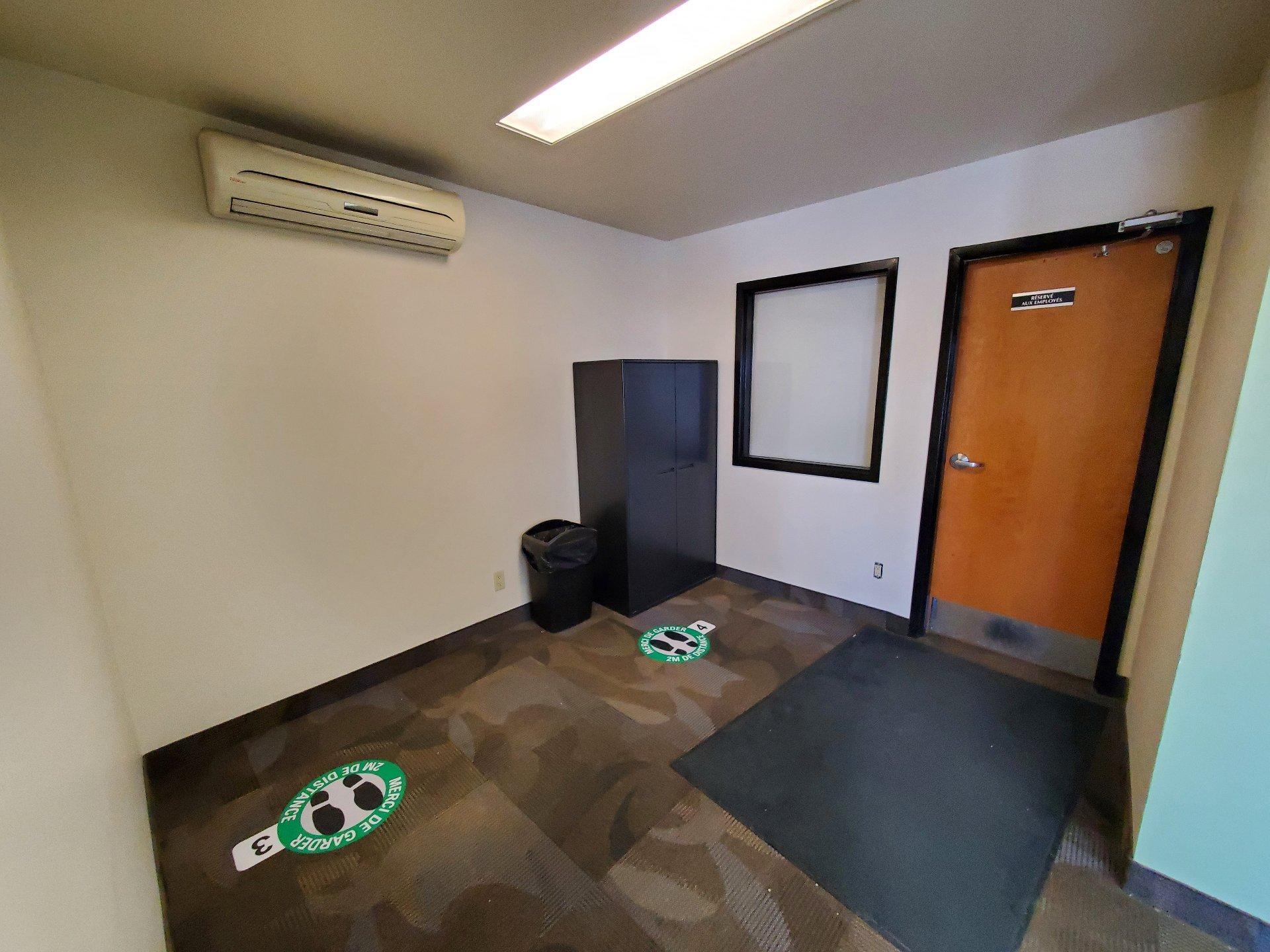









2046


Boul. des Laurentides

,
Laval (Chomedey),




QC
H7M2Y5

