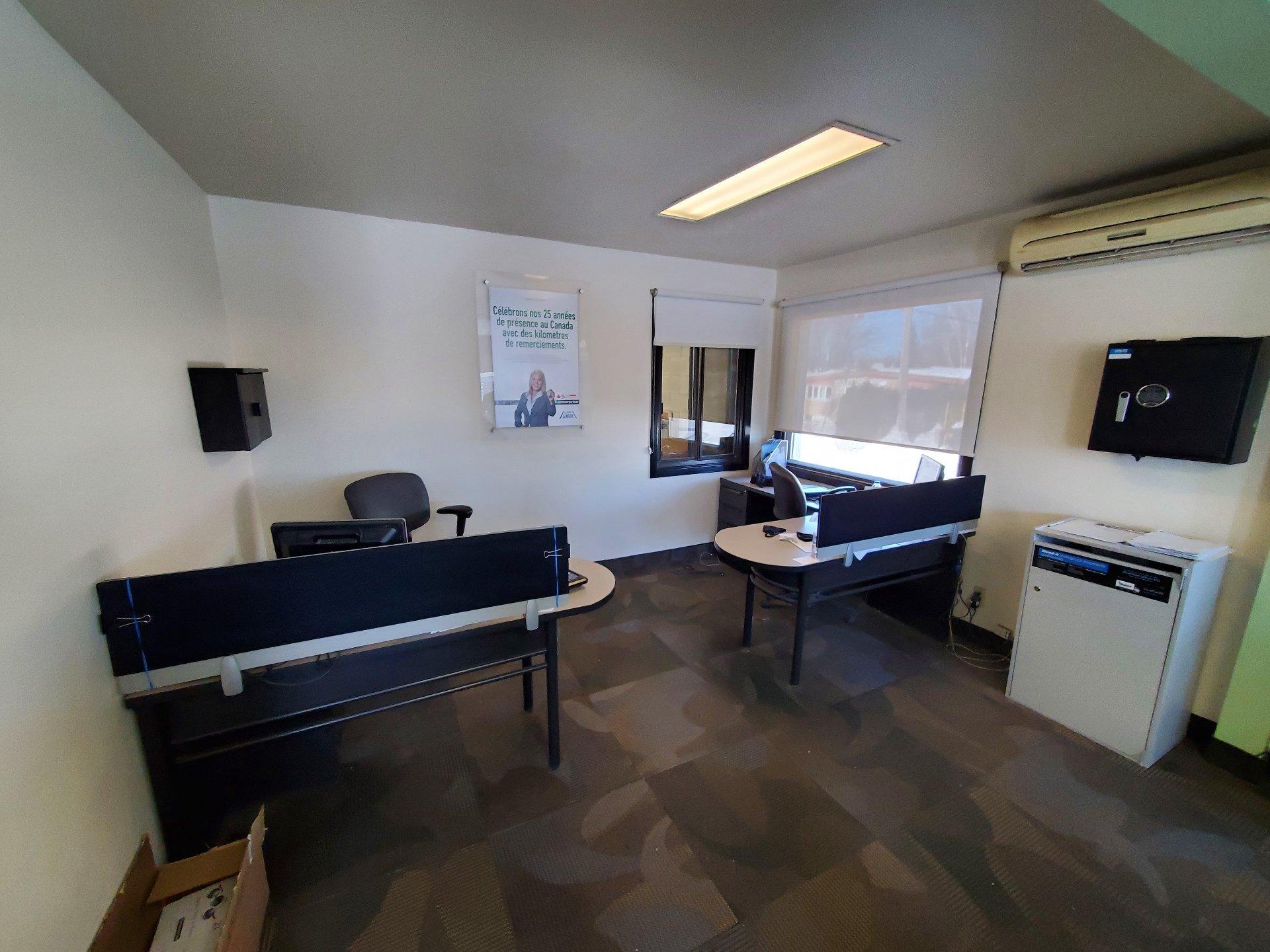 









2046


Boul. des Laurentides

,
Laval (Chomedey),




QC
H7M2Y5

