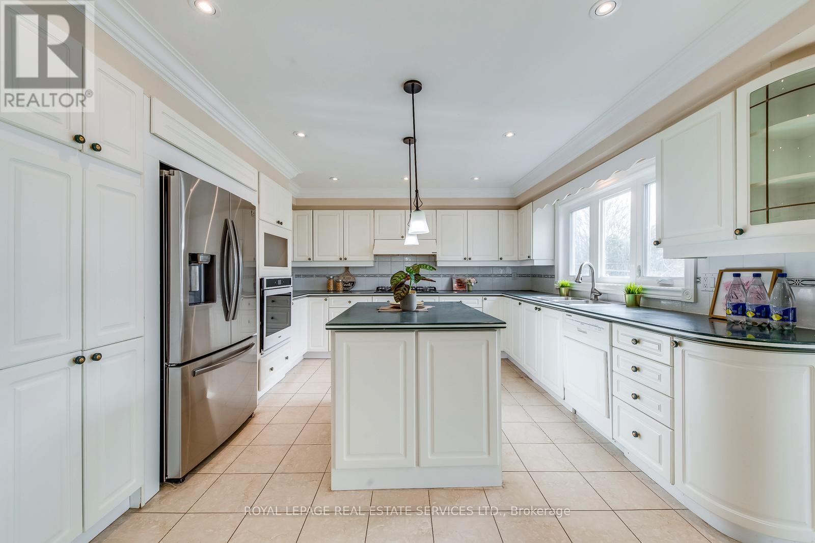 












4538 CREDIT POINTE DRIVE

,
Mississauga,




Ontario
L5M3L9

