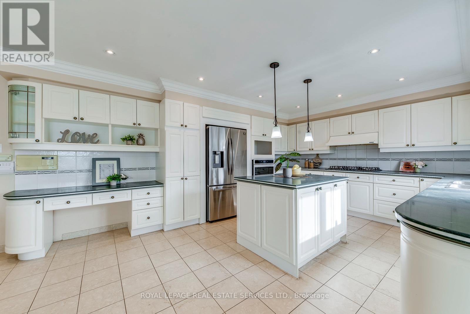 












4538 CREDIT POINTE DRIVE

,
Mississauga,




Ontario
L5M3L9

