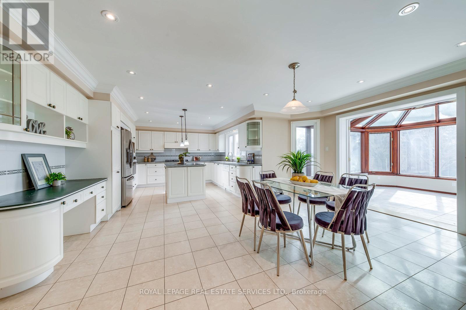 












4538 CREDIT POINTE DRIVE

,
Mississauga,




Ontario
L5M3L9

