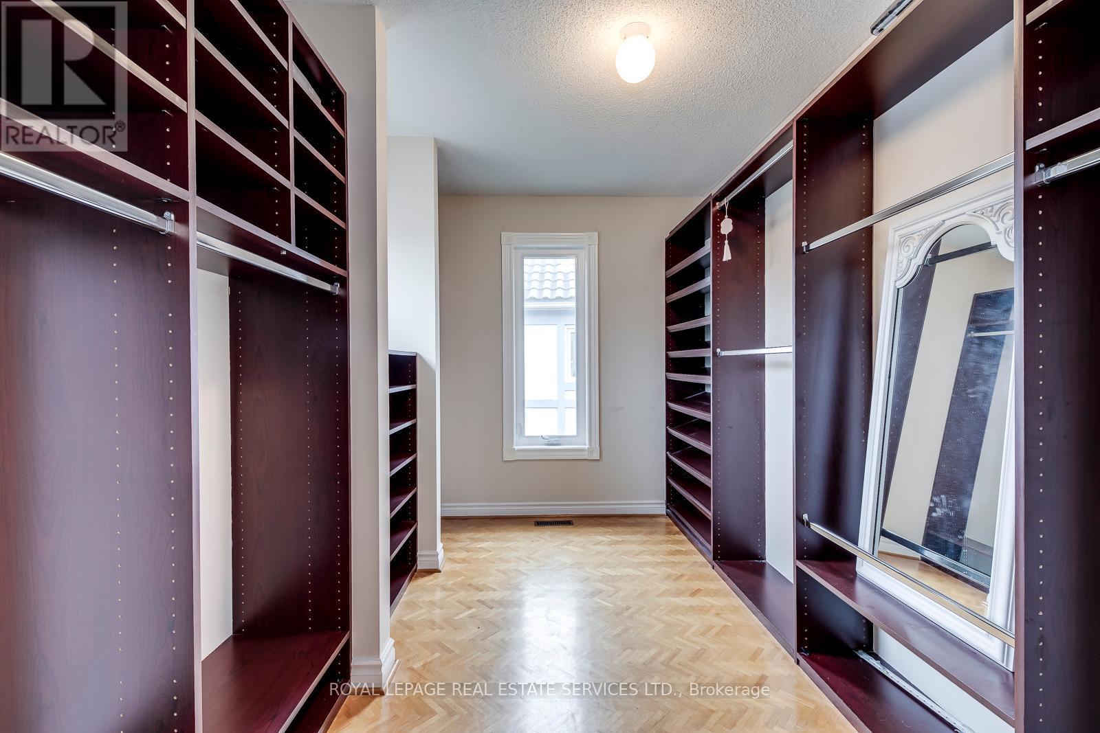 












4538 CREDIT POINTE DRIVE

,
Mississauga,




Ontario
L5M3L9

