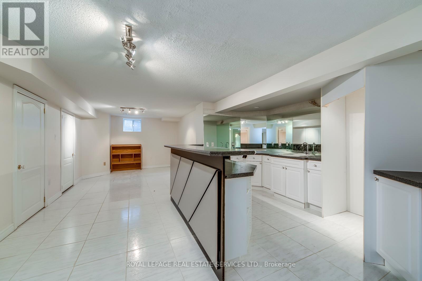 












4538 CREDIT POINTE DRIVE

,
Mississauga,




Ontario
L5M3L9

