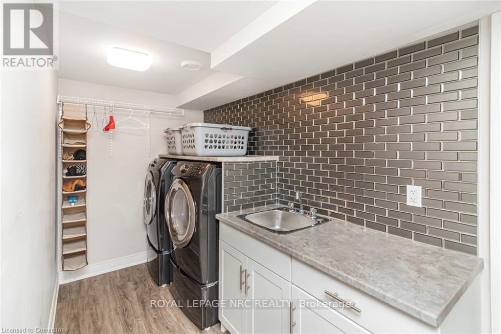 












144 LAMETTI DRIVE

,
Pelham (Fonthill),




Ontario
L0S1E6

