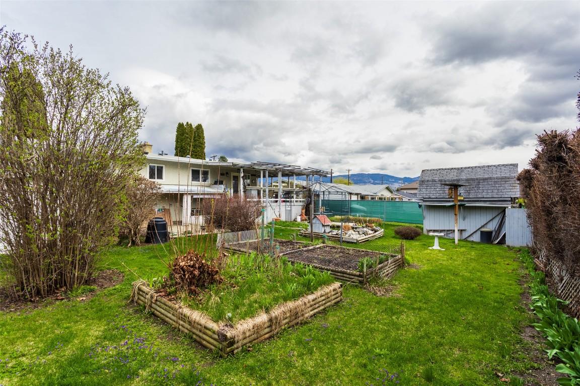 









1911


Cross

Road,
Kelowna,




BC
V1V 2E4

