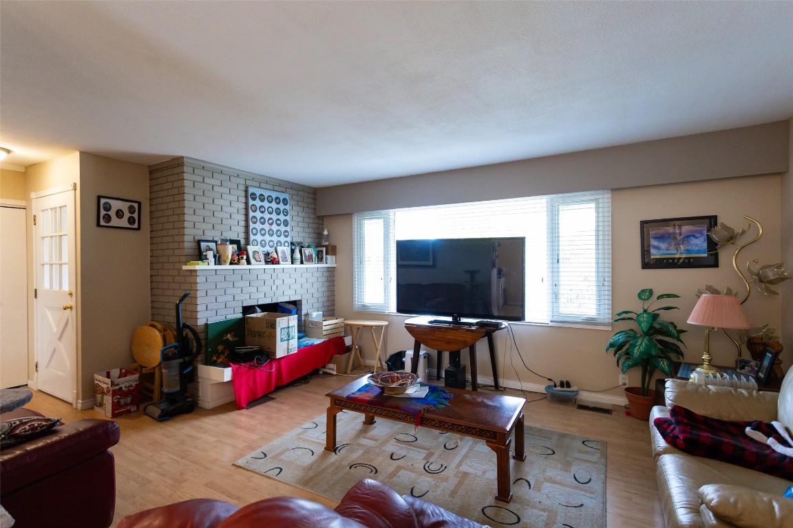 









1911


Cross

Road,
Kelowna,




BC
V1V 2E4

