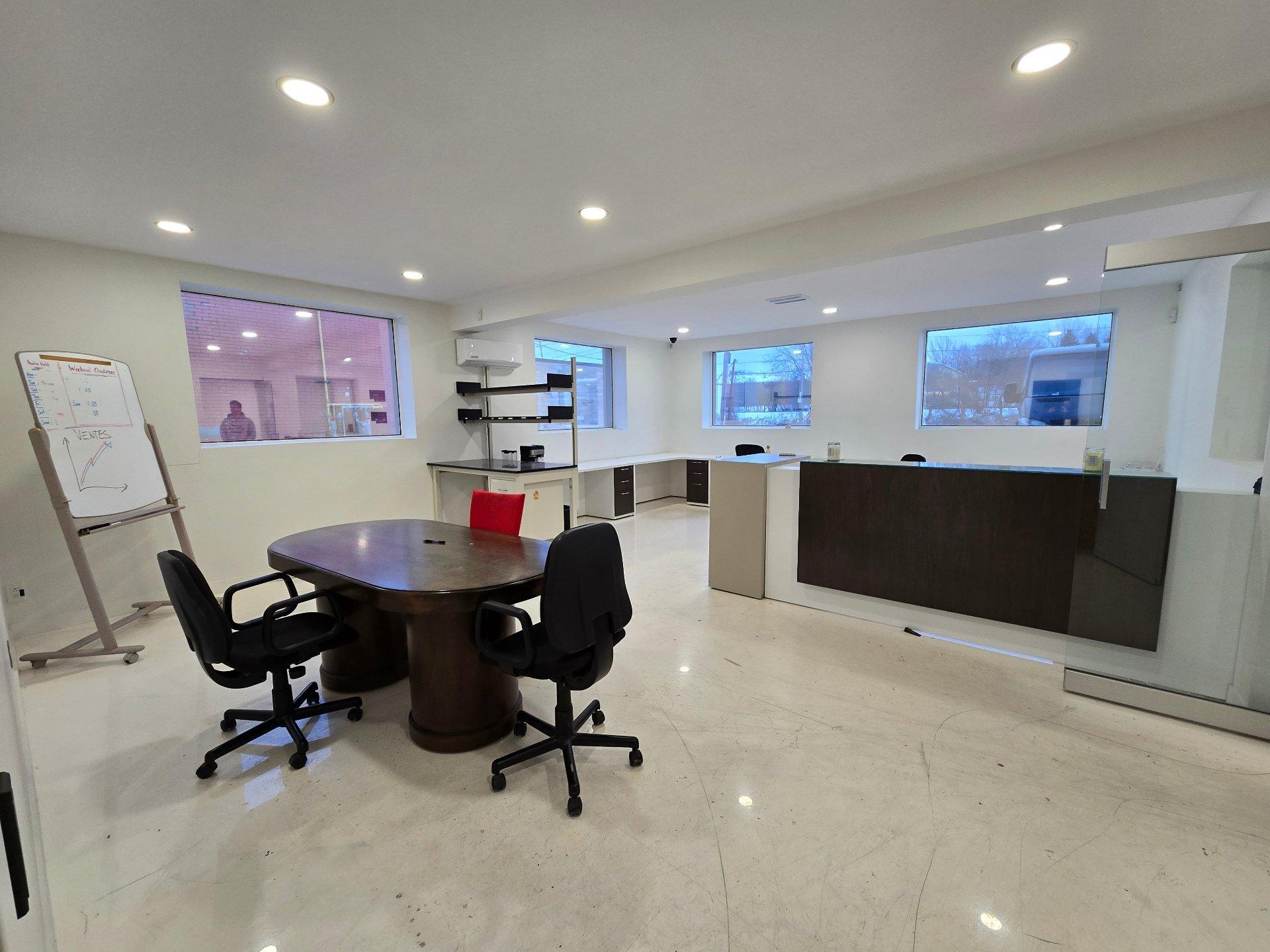 









3995


Boul. Lite

,
Laval (Saint-Vincent-de-Paul),




QC
H7E1A3

