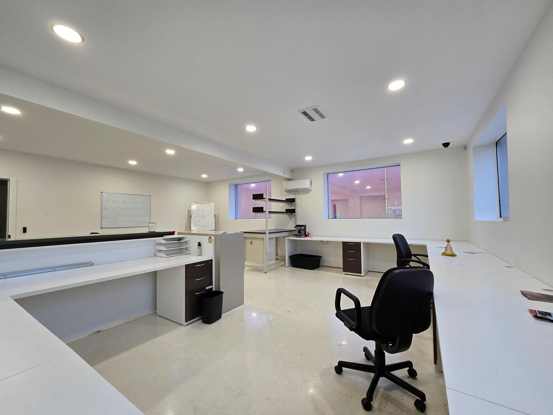 









3995


Boul. Lite

,
Laval (Saint-Vincent-de-Paul),




QC
H7E1A3

