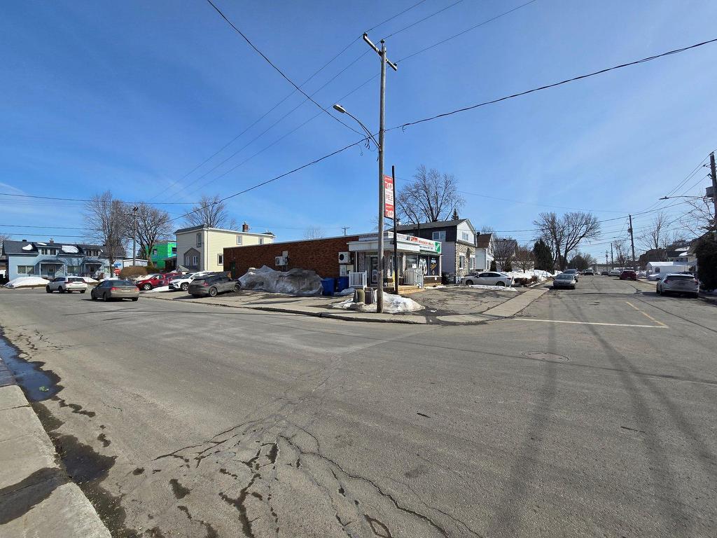 









80


Rue Leduc

,
Sainte-Thérèse,




QC
J7E2W1

