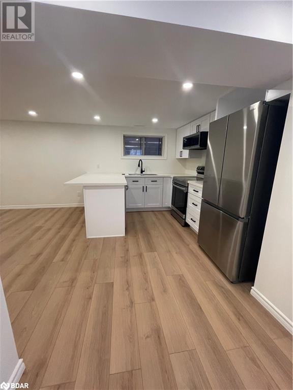 












954 NINTH Street

,
Peel,




Ontario
L5E1S3

