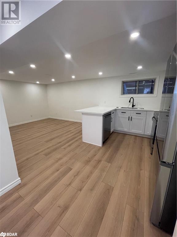 












954 NINTH Street

,
Peel,




Ontario
L5E1S3

