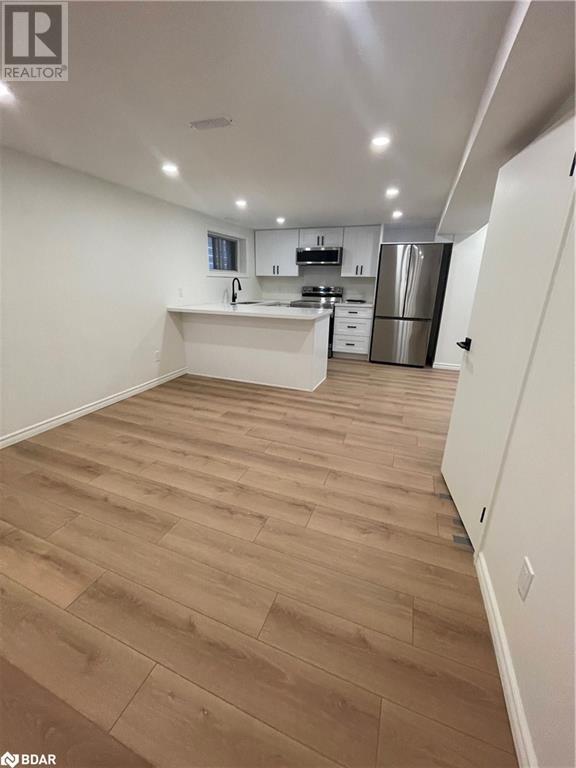 












954 NINTH Street

,
Peel,




Ontario
L5E1S3

