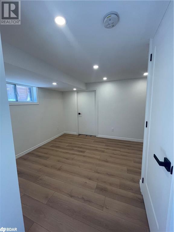 












954 NINTH Street

,
Peel,




Ontario
L5E1S3

