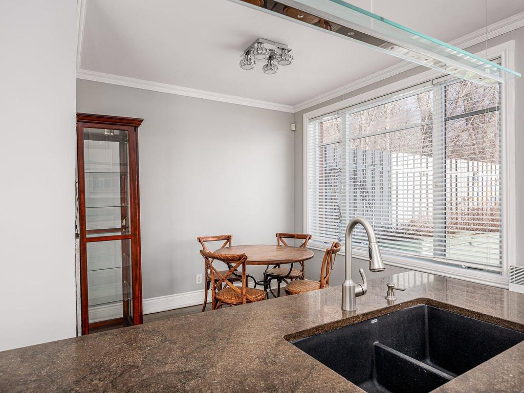 









4363Z


Boul. Décarie

,
Montréal (Côte-des-Neiges/Notre-Dame-de-Grâce),




QC
H4A3K4

