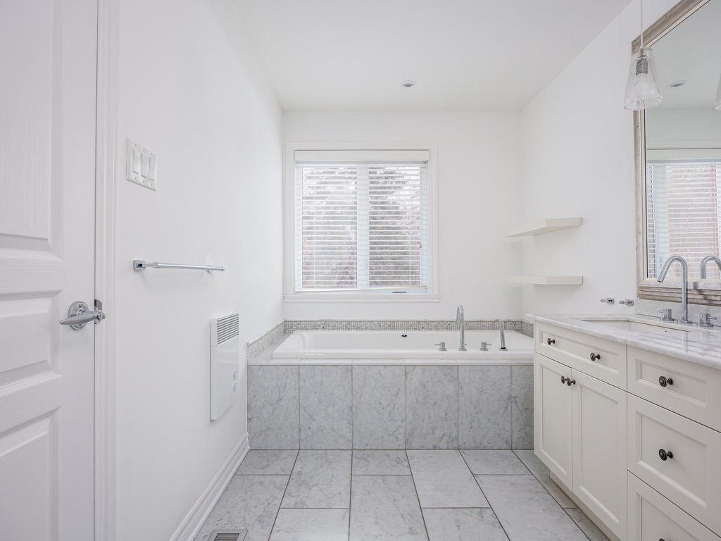 









4363Z


Boul. Décarie

,
Montréal (Côte-des-Neiges/Notre-Dame-de-Grâce),




QC
H4A3K4

