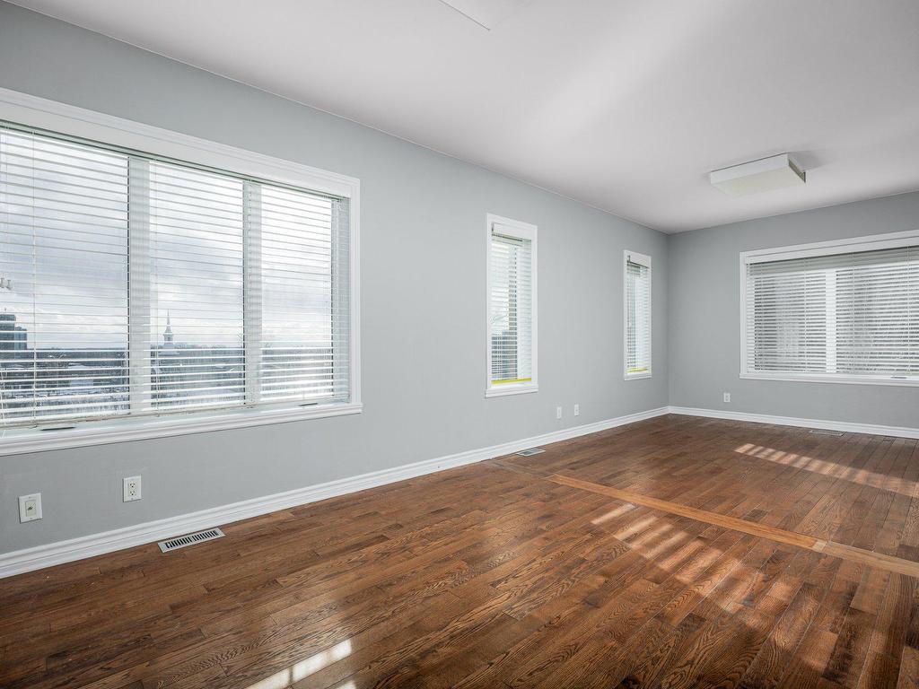 









4363Z


Boul. Décarie

,
Montréal (Côte-des-Neiges/Notre-Dame-de-Grâce),




QC
H4A3K4

