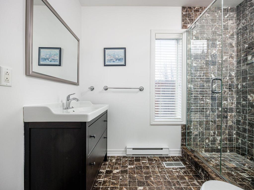 









4363Z


Boul. Décarie

,
Montréal (Côte-des-Neiges/Notre-Dame-de-Grâce),




QC
H4A3K4

