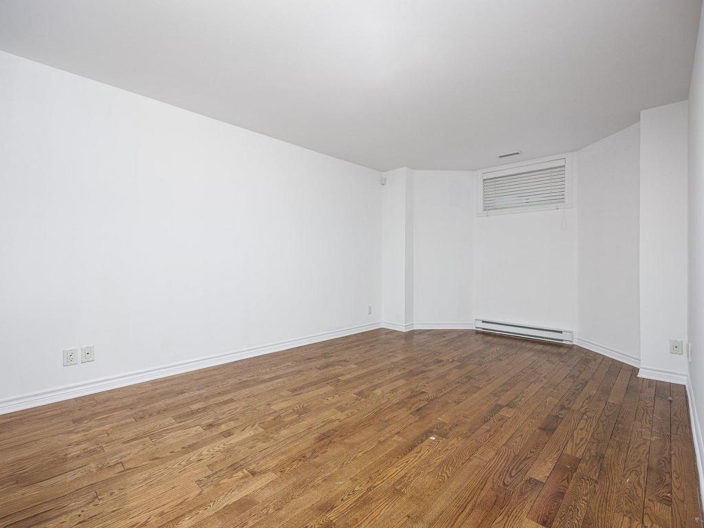 









4363Z


Boul. Décarie

,
Montréal (Côte-des-Neiges/Notre-Dame-de-Grâce),




QC
H4A3K4

