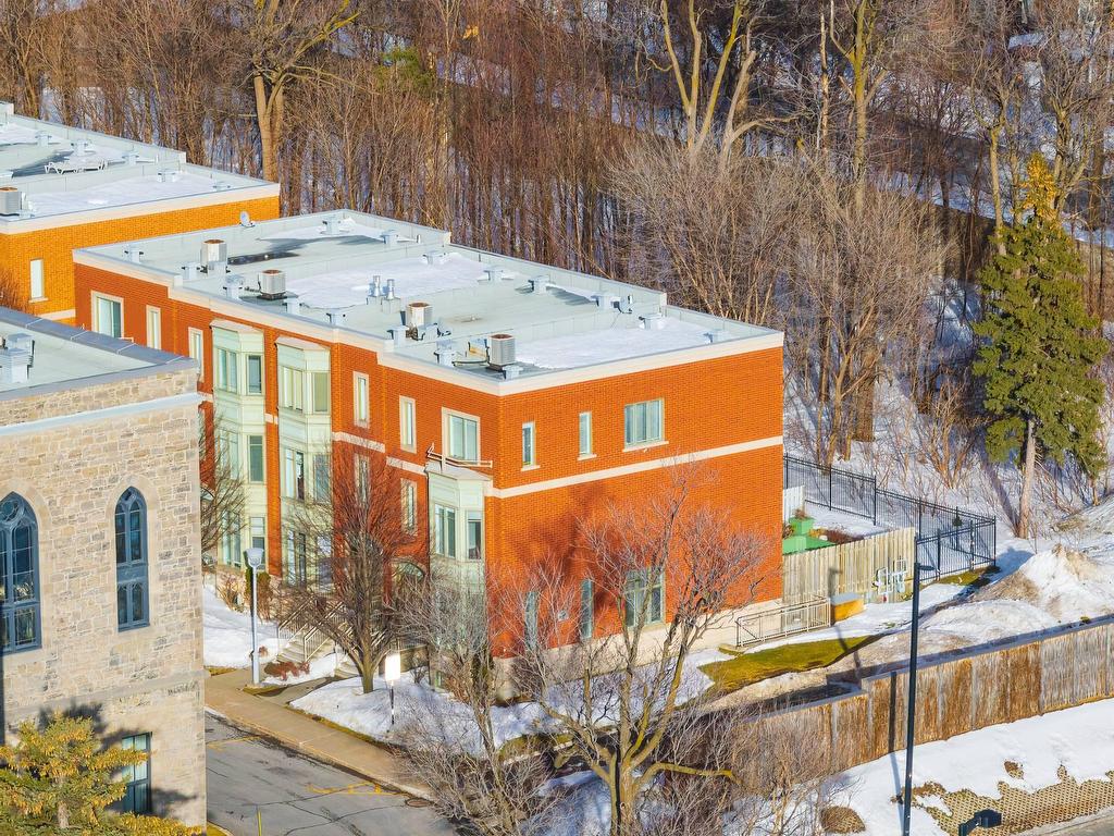 









4363Z


Boul. Décarie

,
Montréal (Côte-des-Neiges/Notre-Dame-de-Grâce),




QC
H4A3K4

