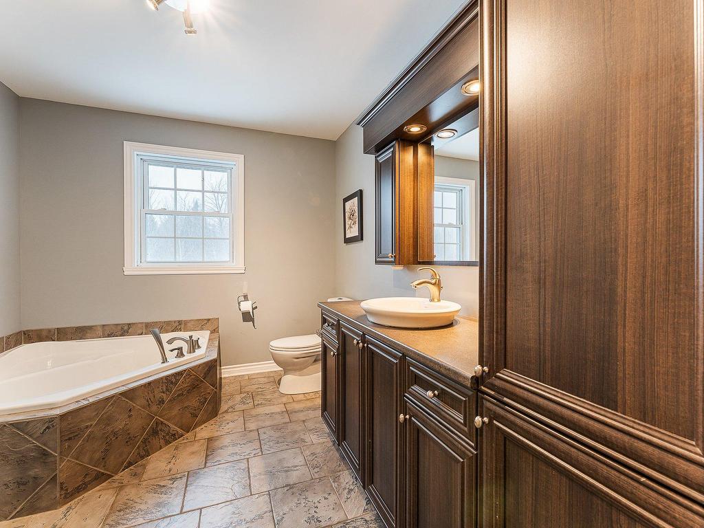 









944


Ch. de Knowlton

,
Lac-Brome,




QC
J0E2P0

