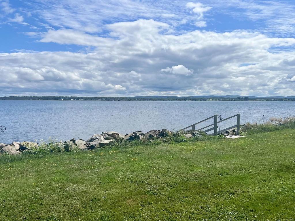 












52 Poplar Lane

,
Brule Point,







NS
B0K 1V0

