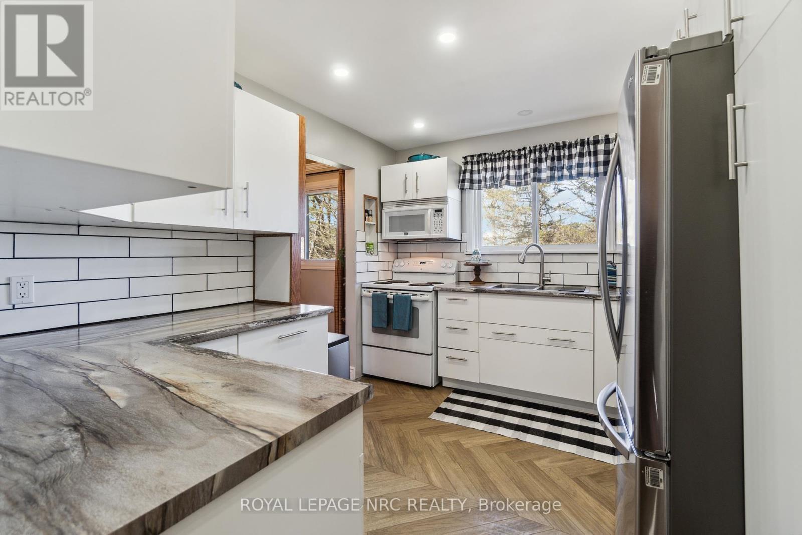 












883 RIDGE RD N ROAD

,
Fort Erie (Ridgeway),




Ontario
L0S1N0

