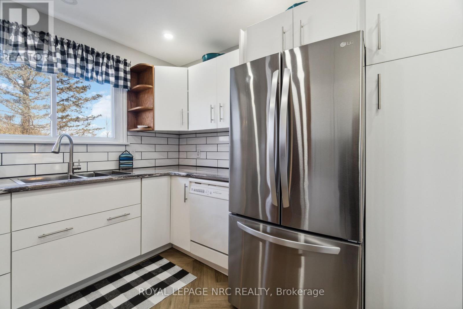 












883 RIDGE RD N ROAD

,
Fort Erie (Ridgeway),




Ontario
L0S1N0

