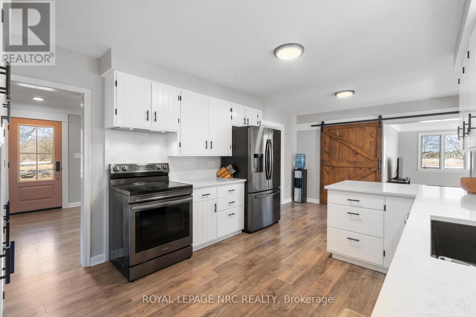 












322 FOSS ROAD

,
Pelham (Fenwick),




Ontario
L0S1C0


