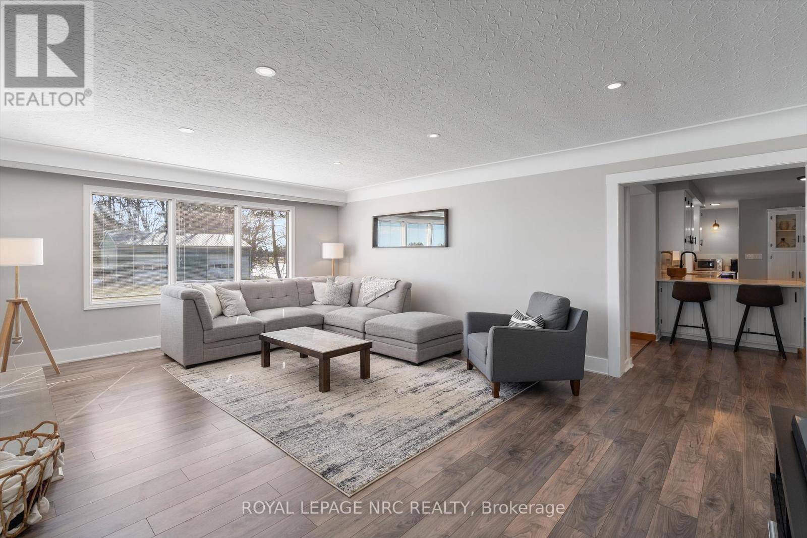 












322 FOSS ROAD

,
Pelham (Fenwick),




Ontario
L0S1C0

