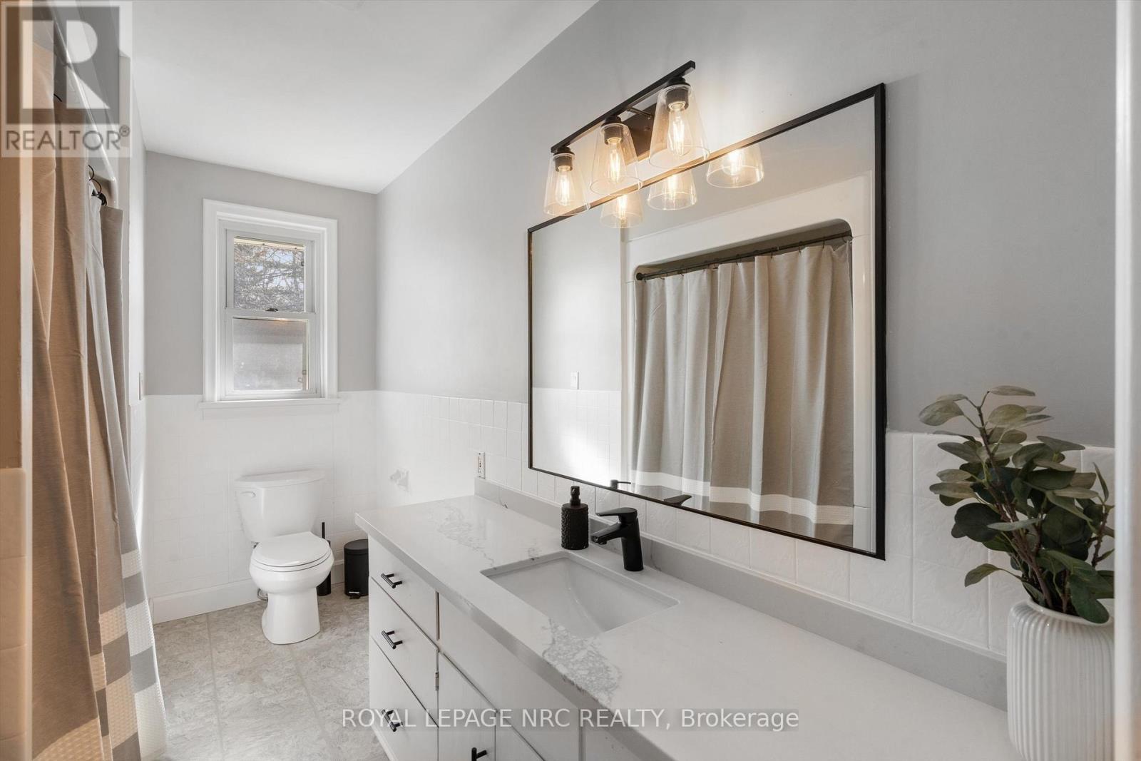 












322 FOSS ROAD

,
Pelham (Fenwick),




Ontario
L0S1C0

