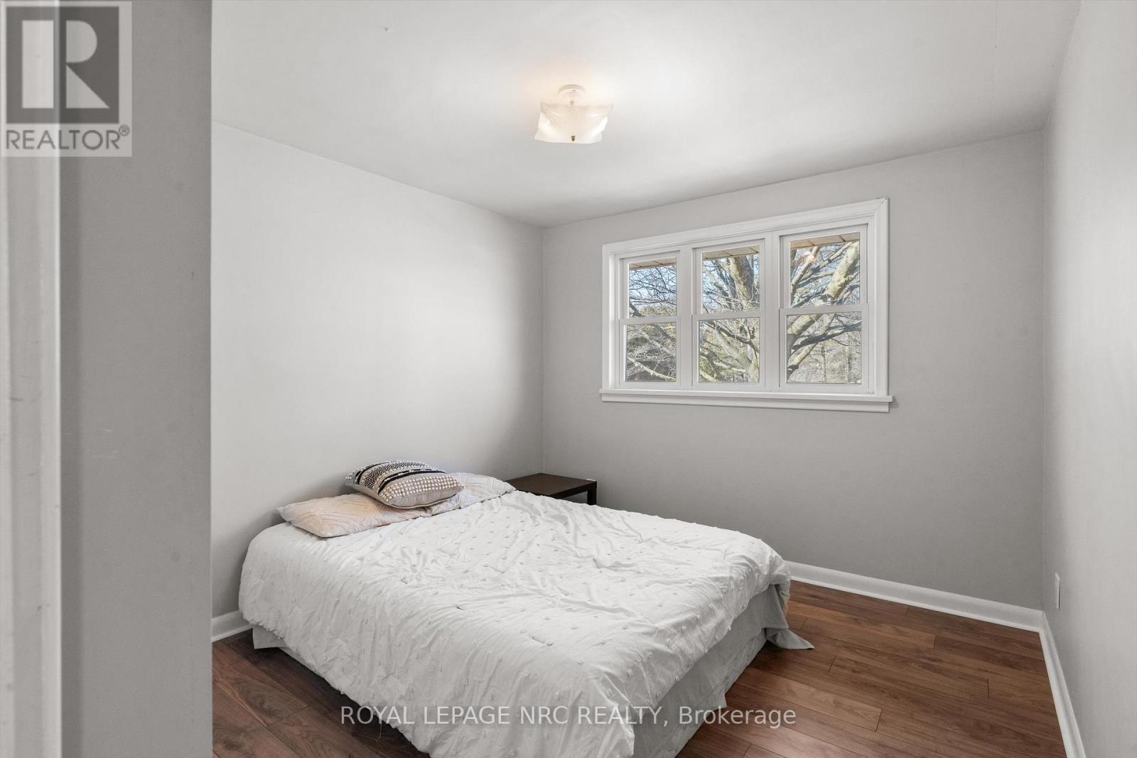 












322 FOSS ROAD

,
Pelham (Fenwick),




Ontario
L0S1C0

