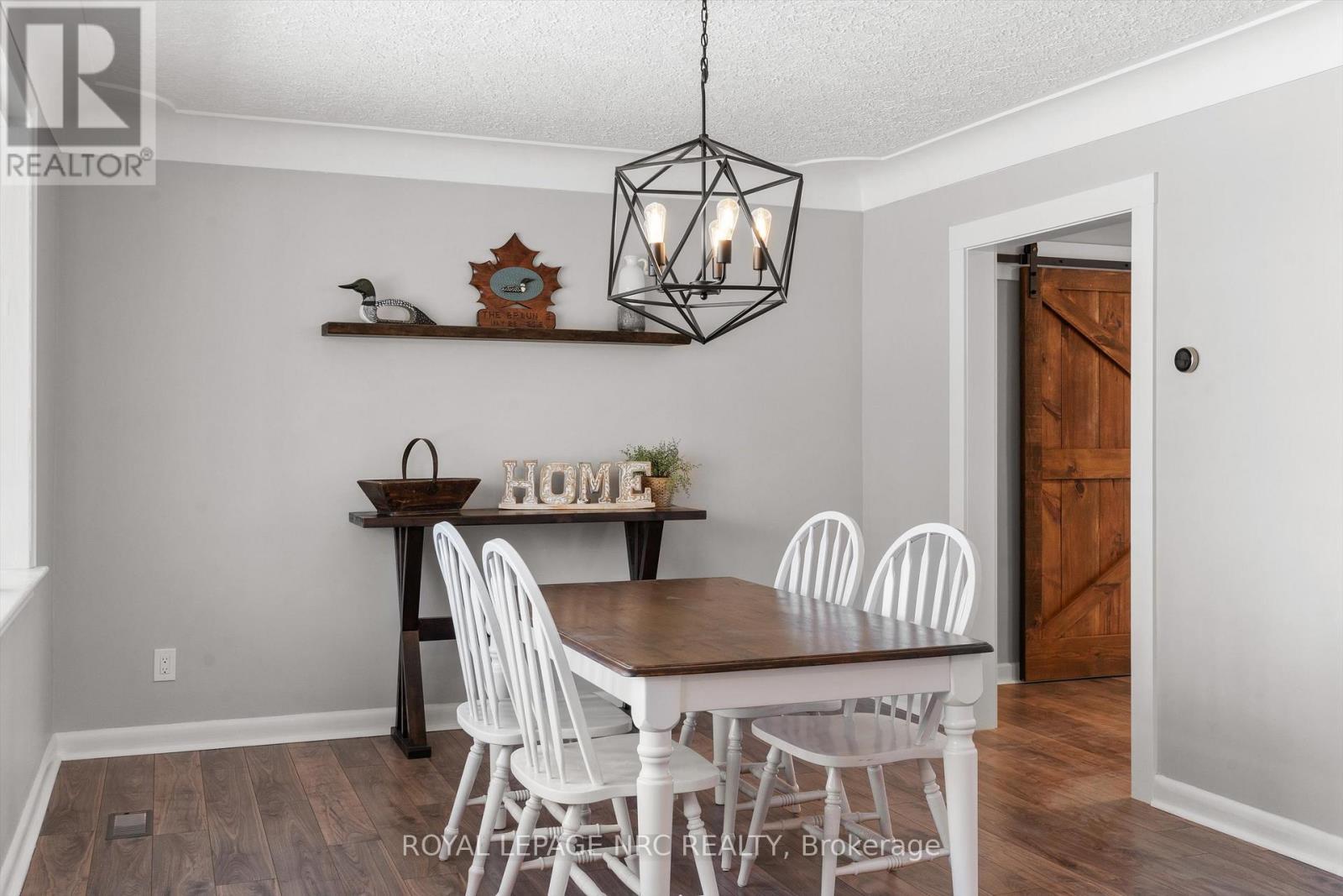 












322 FOSS ROAD

,
Pelham (Fenwick),




Ontario
L0S1C0

