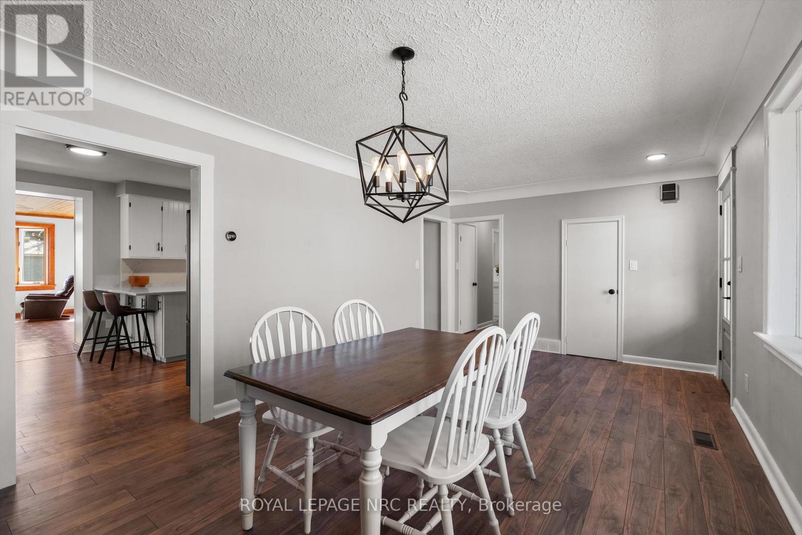 












322 FOSS ROAD

,
Pelham (Fenwick),




Ontario
L0S1C0

