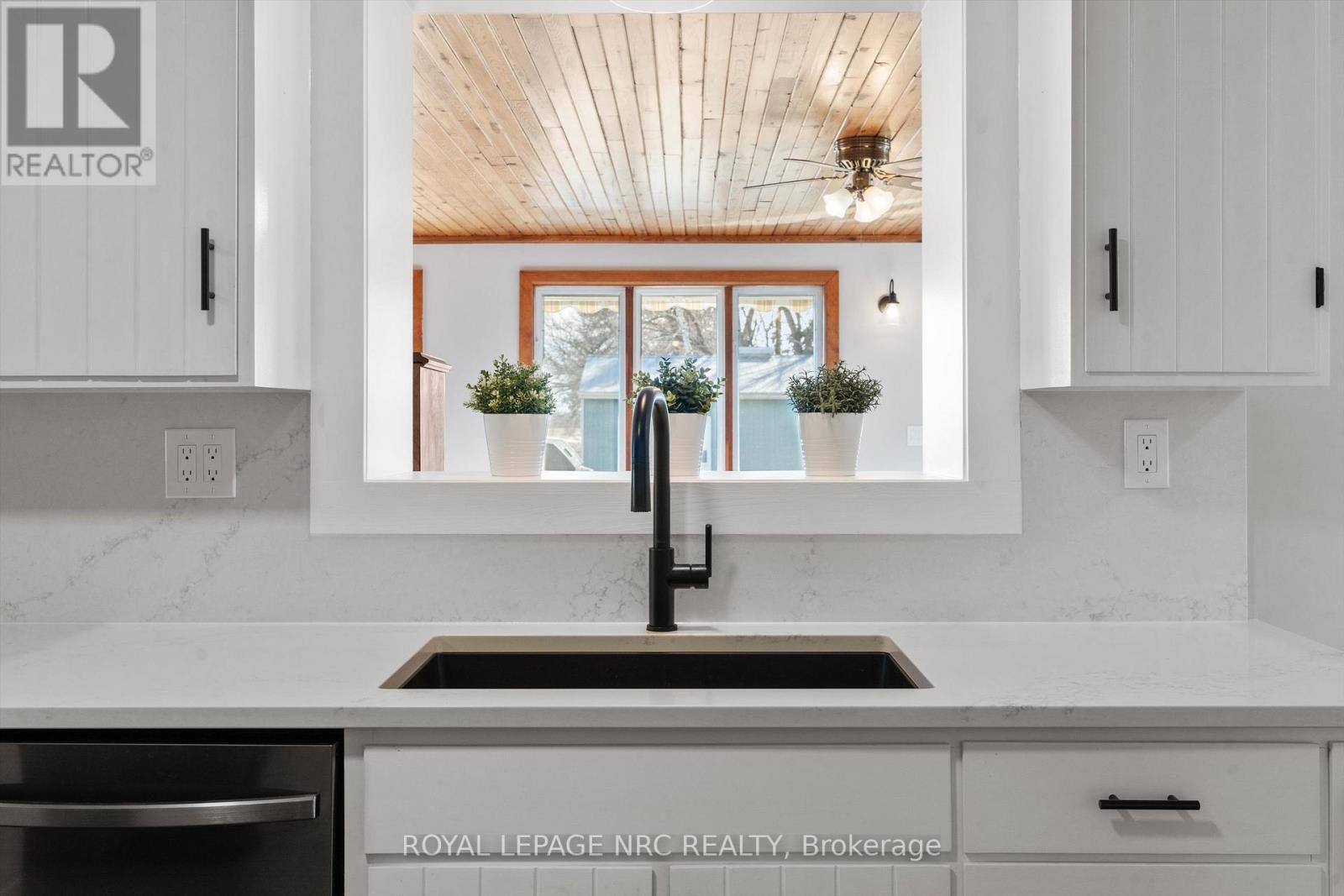 












322 FOSS ROAD

,
Pelham (Fenwick),




Ontario
L0S1C0

