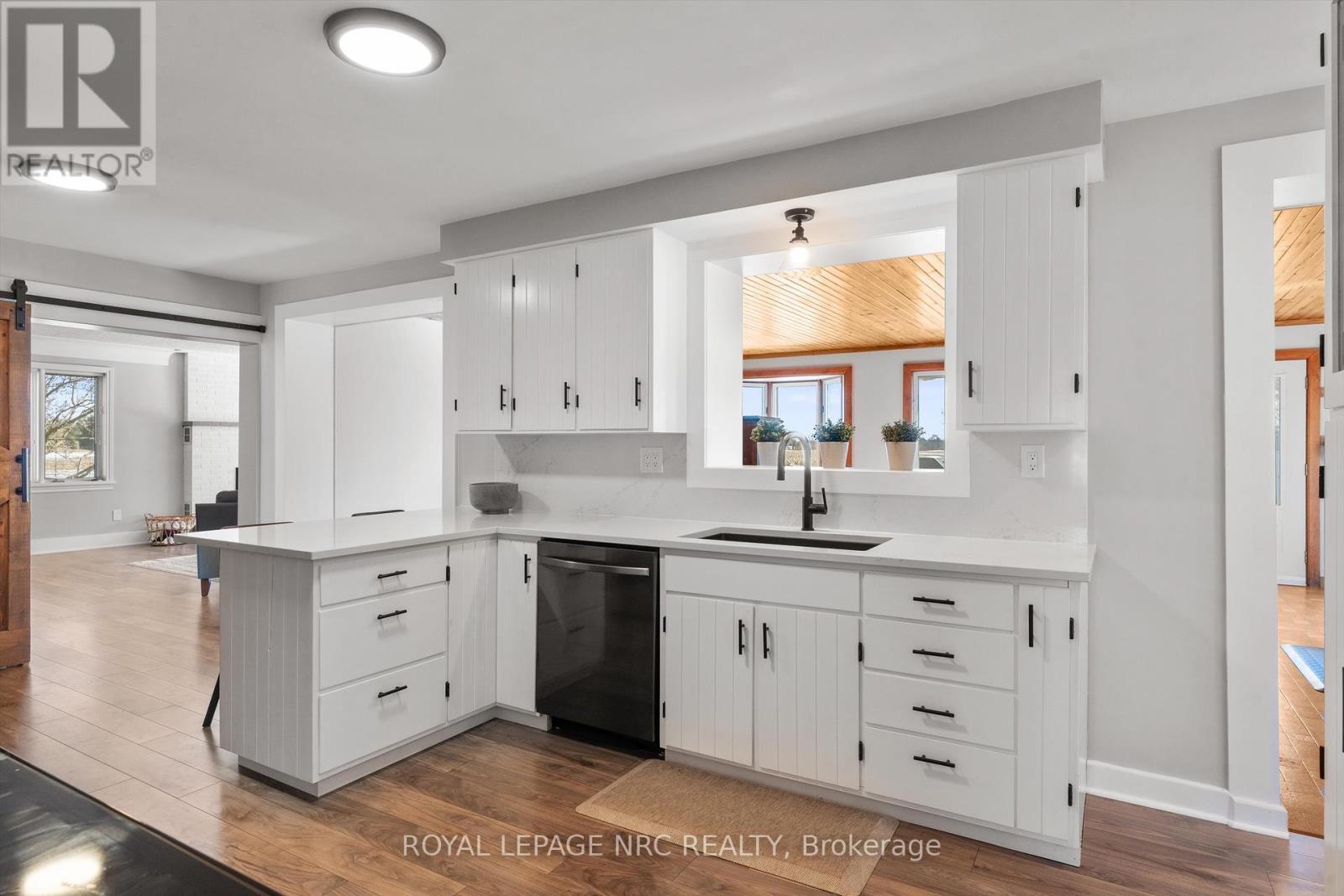 












322 FOSS ROAD

,
Pelham (Fenwick),




Ontario
L0S1C0

