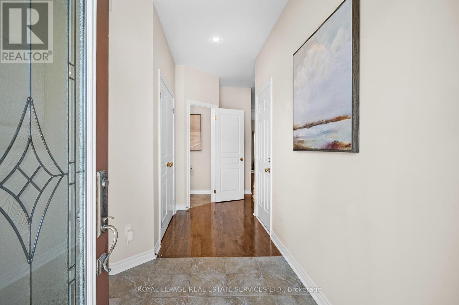 












2036 REDSTONE CRESCENT

,
Oakville,




Ontario
L6M5B2

