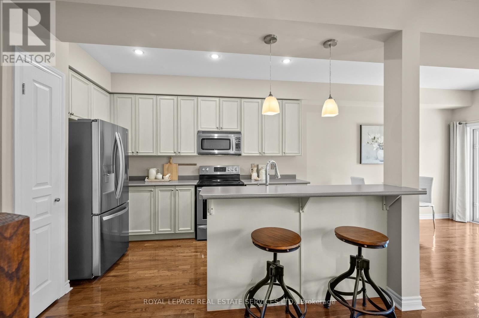 












2036 REDSTONE CRESCENT

,
Oakville,




Ontario
L6M5B2

