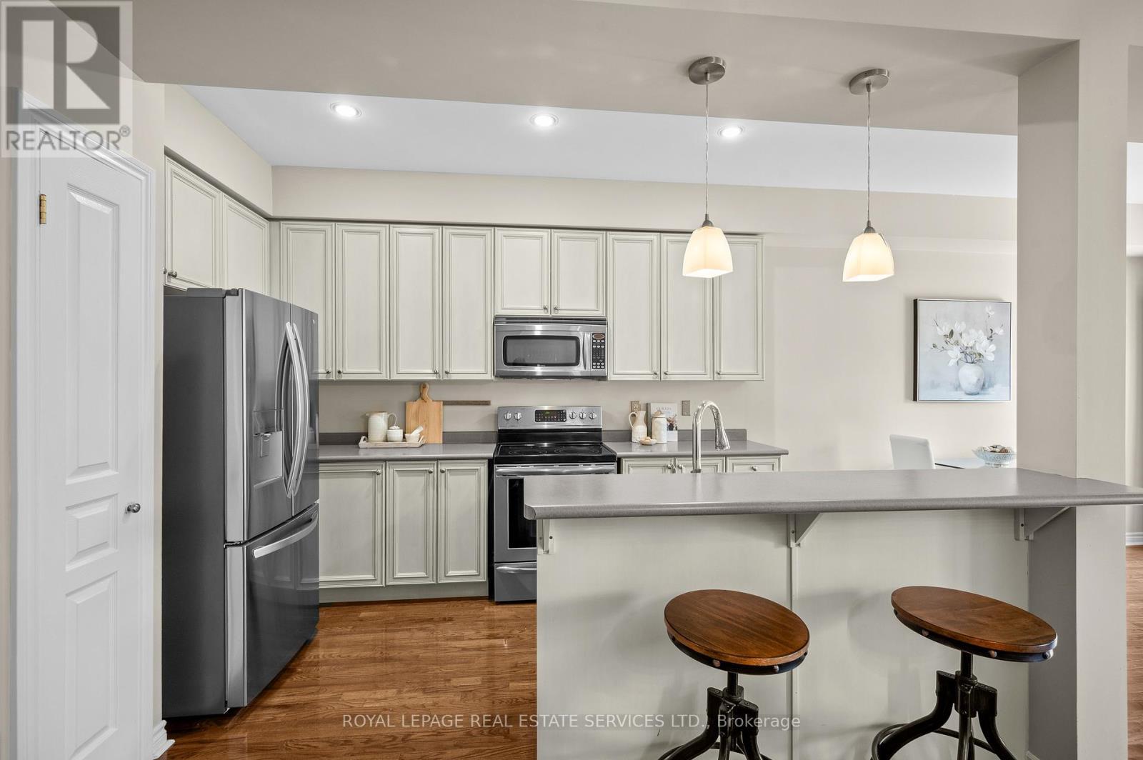 












2036 REDSTONE CRESCENT

,
Oakville,




Ontario
L6M5B2

