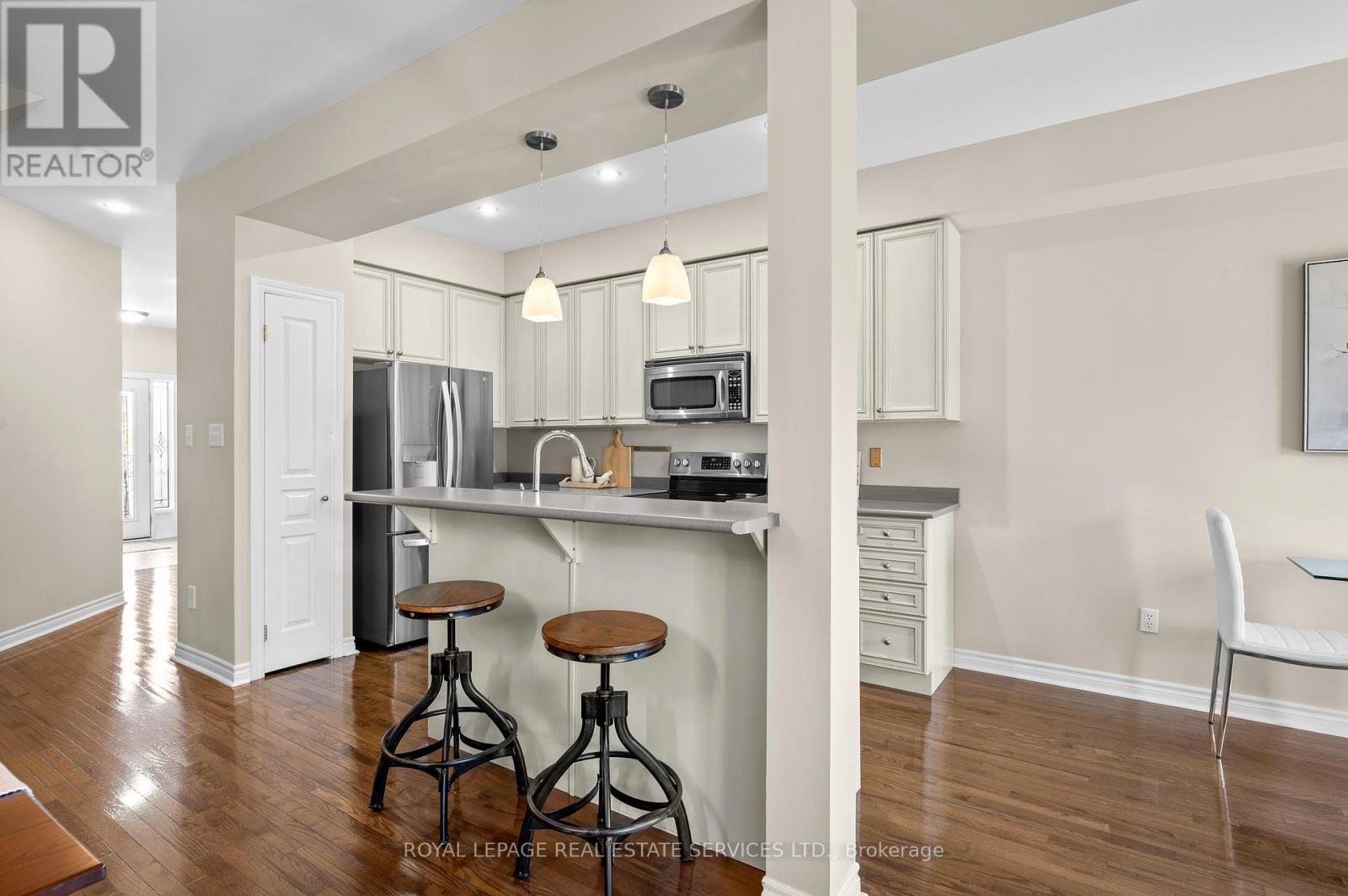 












2036 REDSTONE CRESCENT

,
Oakville,




Ontario
L6M5B2

