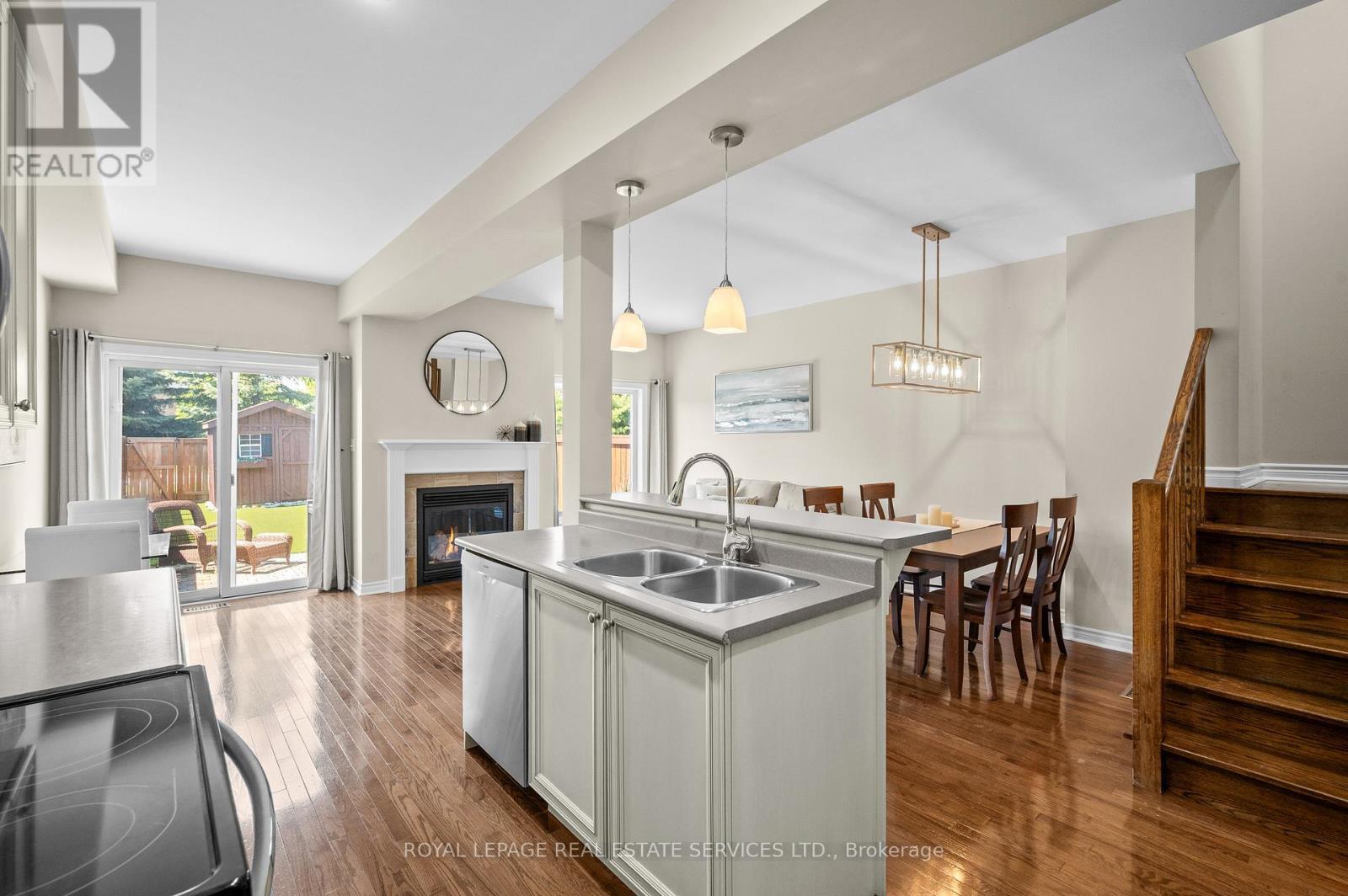 












2036 REDSTONE CRESCENT

,
Oakville,




Ontario
L6M5B2

