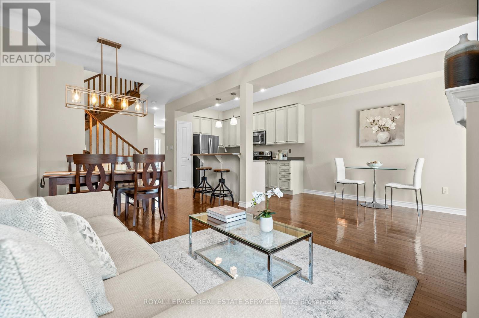 












2036 REDSTONE CRESCENT

,
Oakville,




Ontario
L6M5B2

