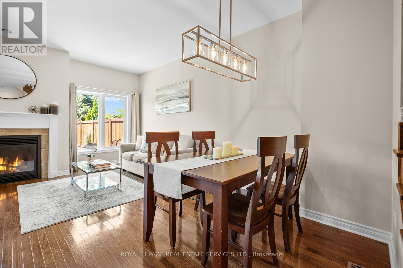 












2036 REDSTONE CRESCENT

,
Oakville,




Ontario
L6M5B2

